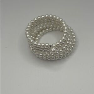 Elegant White Pearl Bracelet